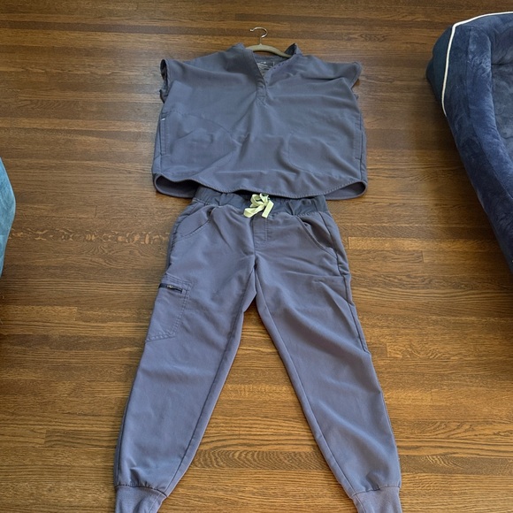 Figs Space Navy XS Rafaela Scrub Top & Zamora jogger XXSP set - Picture 5 of 5